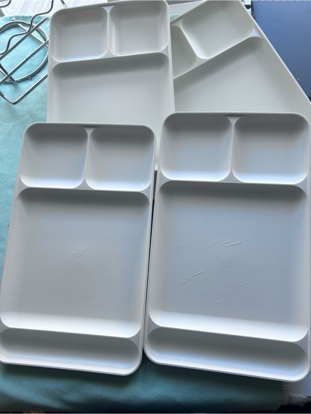 4 Tupperware pale beige vintage  luncheon 3 section trays- 1535- preloved